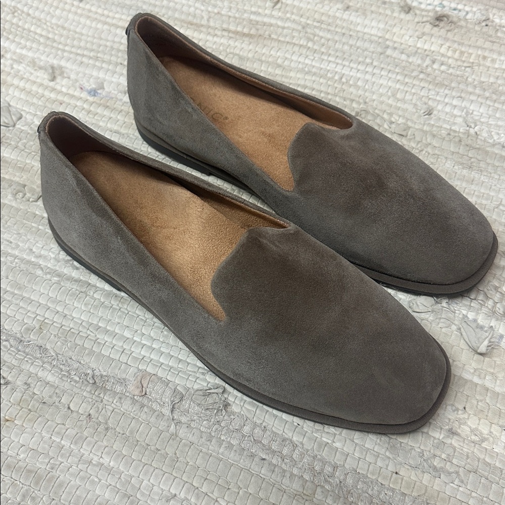 Like new! Vionic WILLA 2.0 Slip On Flat Driftwood Suede - Picture 2 of 10